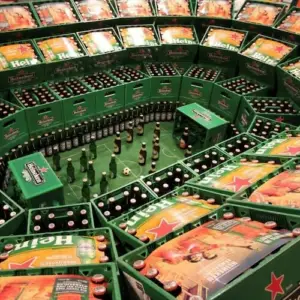 Exhibición de Heineken que emula un estadio de fútbol
